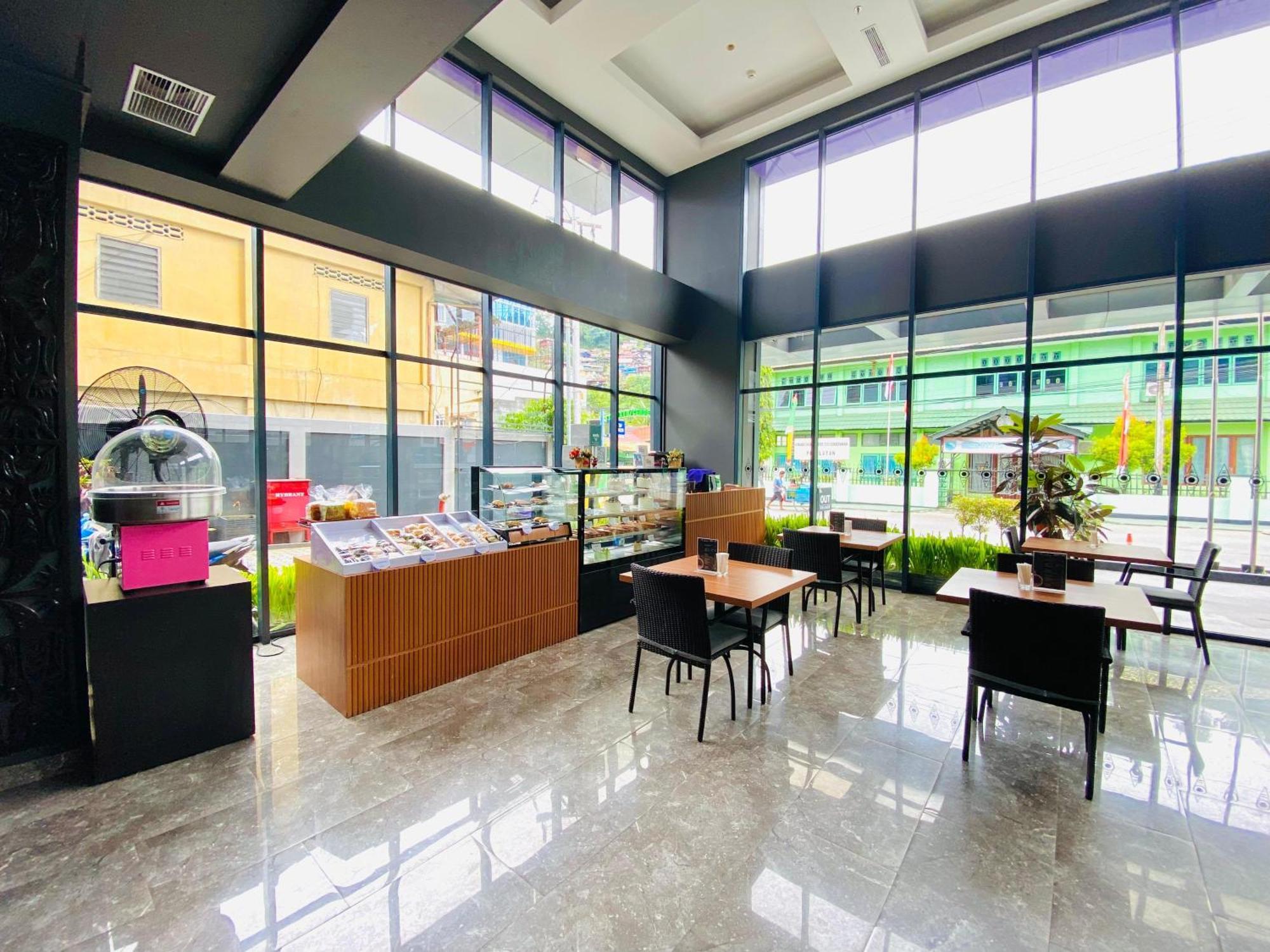 Fox Hotel Jayapura Exterior photo
